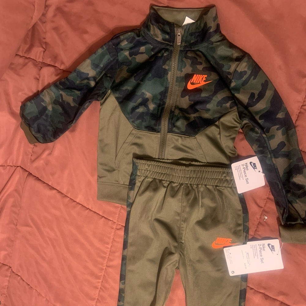 size 24 months two piece set Nike jacket and pants
